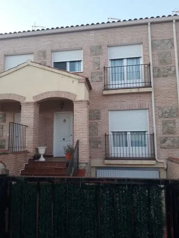 Chalet Adosado En Venta En Calle Estación, 22