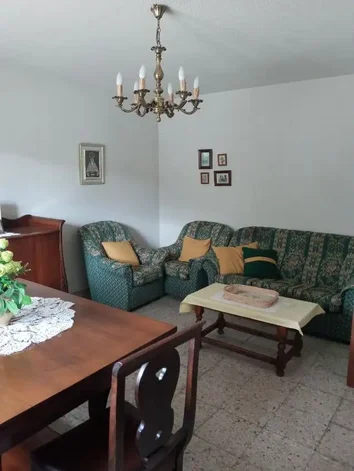 Casa De Pueblo En Venta En Calle De Mombuey, 32