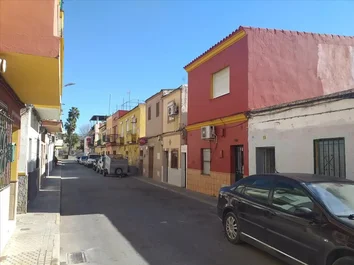 Casa Adosada En Venta En Fuentes De Andalucia, Camas