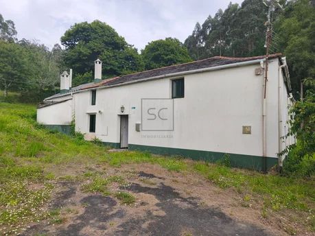 Casa de Piedra con Hórreo y Finca en San Sandurniño