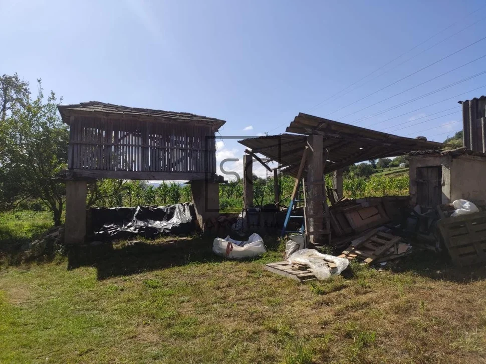 Se vende casa en la mourela, neda