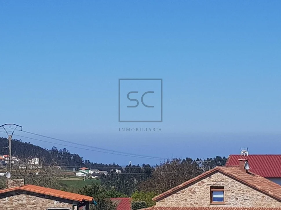 Casa con terraza, patio y bodega en el val, narón