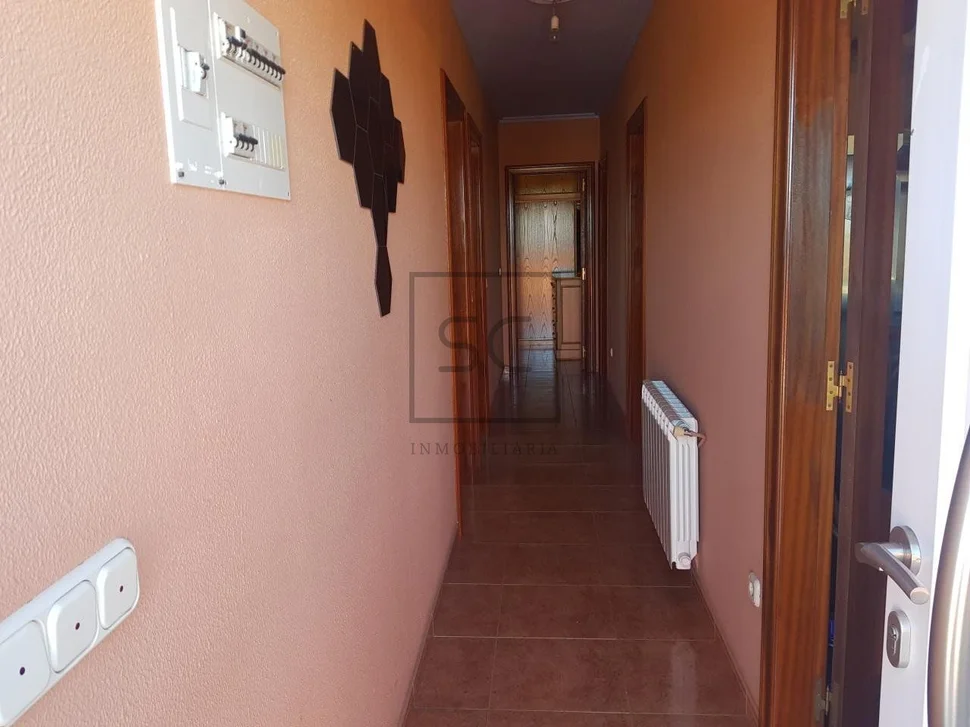 Casa con terraza, patio y bodega en el val, narón