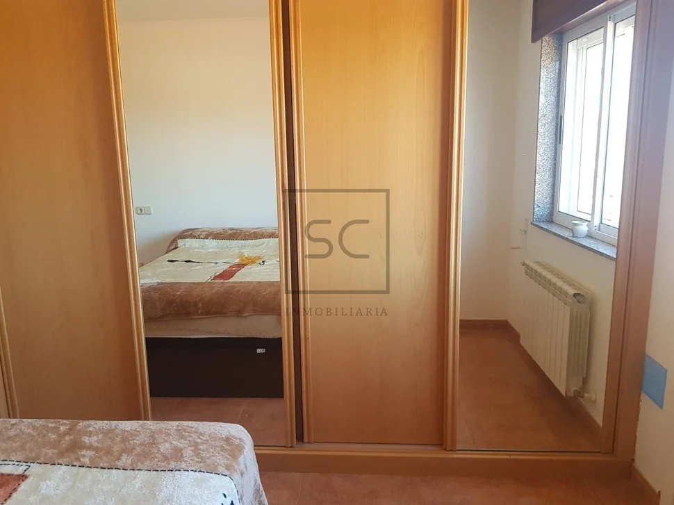 Casa con terraza, patio y bodega en el val, narón