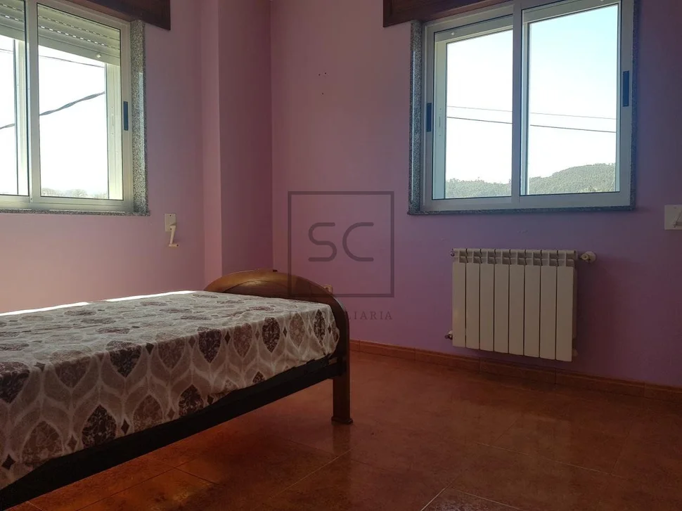 Casa con terraza, patio y bodega en el val, narón