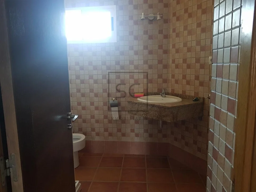 Casa con terraza, patio y bodega en el val, narón