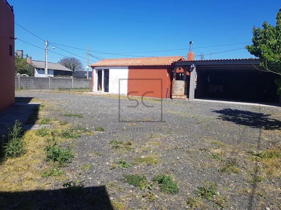 Casa con terraza, patio y bodega en el val, narón