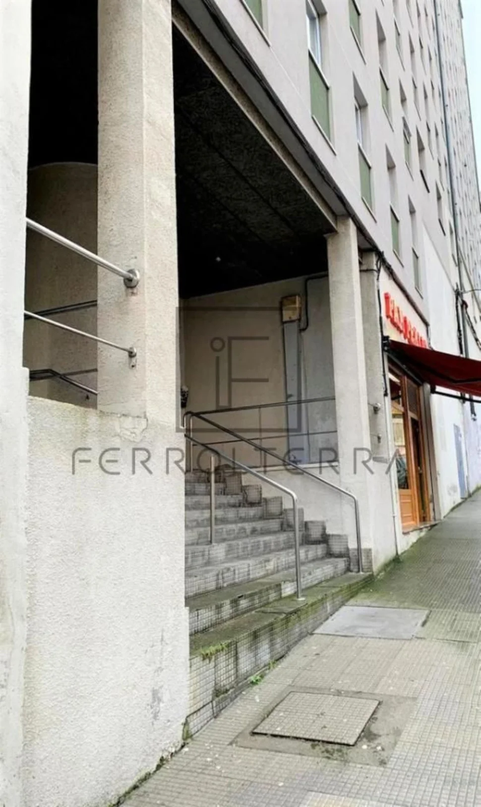 Se vende bajo comercial en esteiro, ferrol