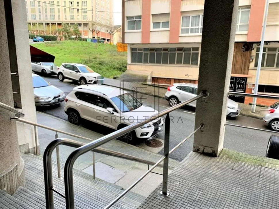 Se vende bajo comercial en esteiro, ferrol