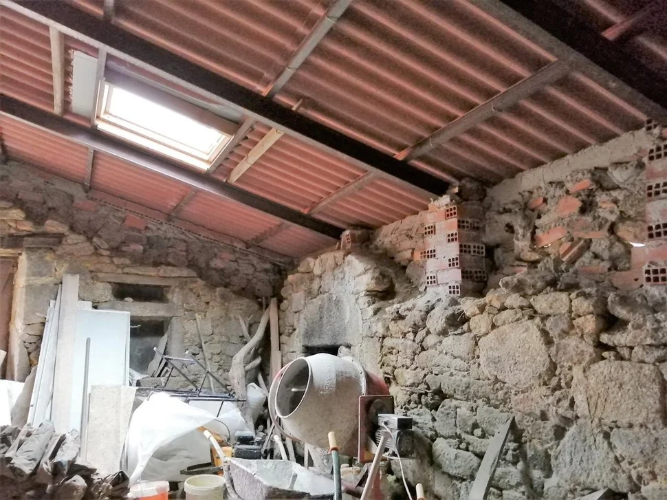 Casa de piedra para restaurar y con finca en san sadurnino, san sadurniño