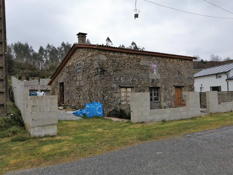 Casa de piedra para restaurar y con finca en san sadurnino, san sadurniño