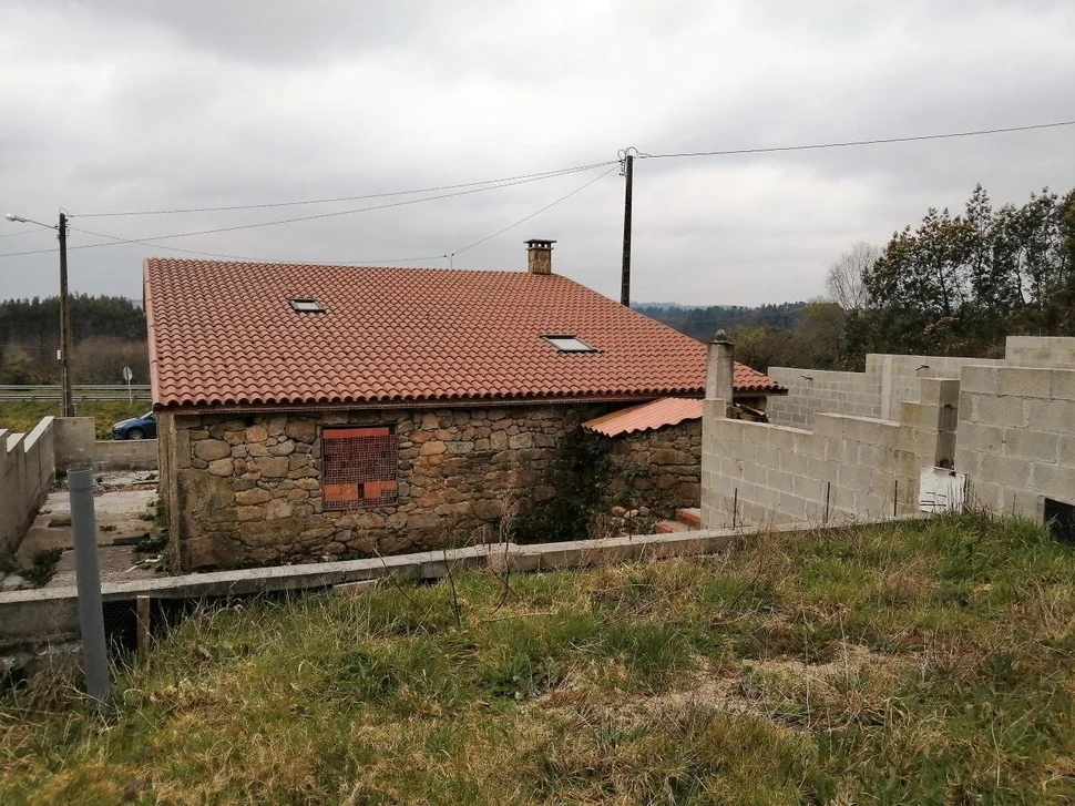Casa de piedra para restaurar y con finca en san sadurnino, san sadurniño