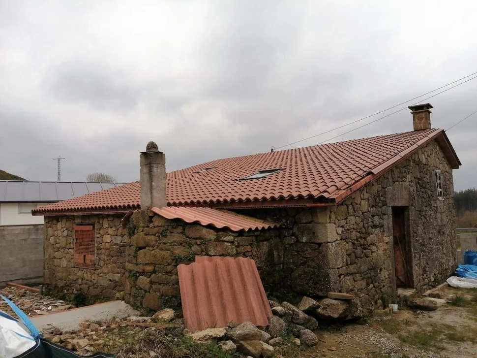 Casa de piedra para restaurar y con finca en san sadurnino, san sadurniño
