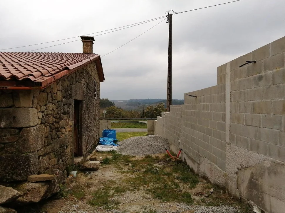 Casa de piedra para restaurar y con finca en san sadurnino, san sadurniño