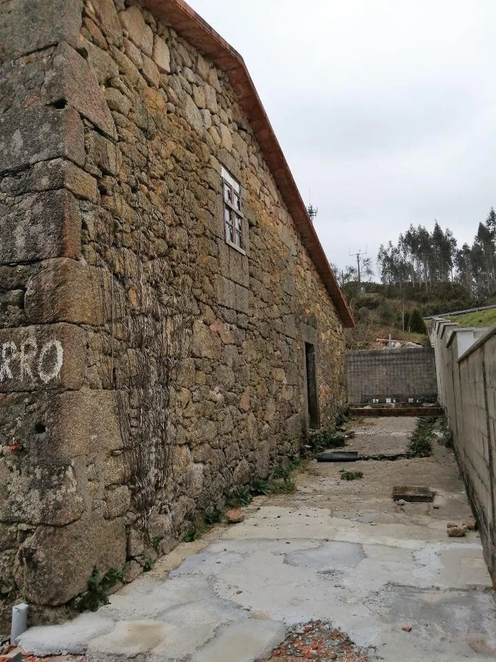 Casa de piedra para restaurar y con finca en san sadurnino, san sadurniño