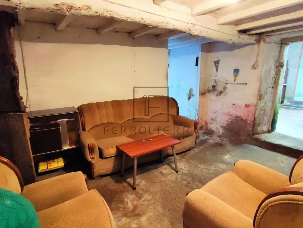 Se vende casa con finca urbanizable en esmelle, ferrol