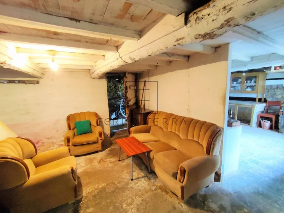 Se vende casa con finca urbanizable en esmelle, ferrol