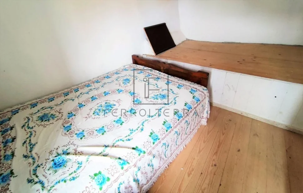 Se vende casa con finca urbanizable en esmelle, ferrol