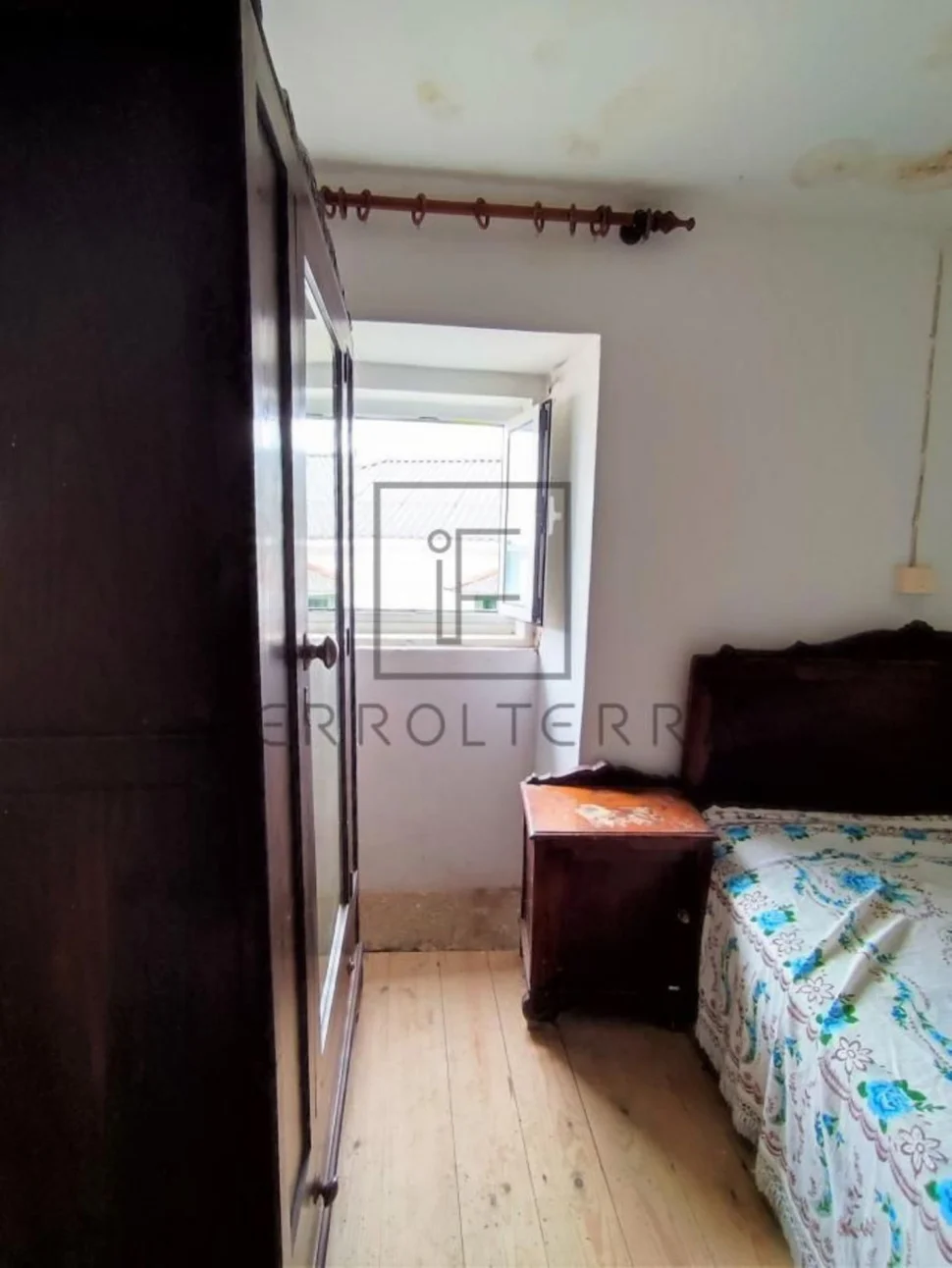 Se vende casa con finca urbanizable en esmelle, ferrol