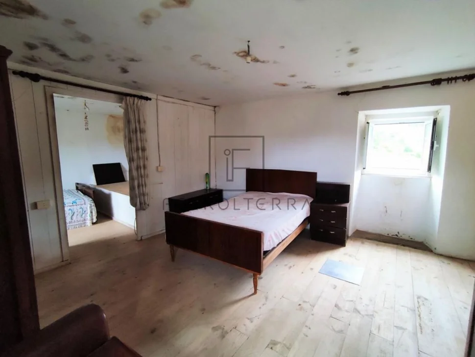 Se vende casa con finca urbanizable en esmelle, ferrol