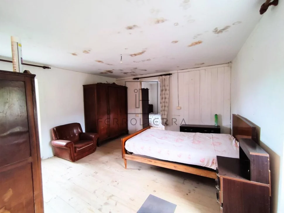 Se vende casa con finca urbanizable en esmelle, ferrol