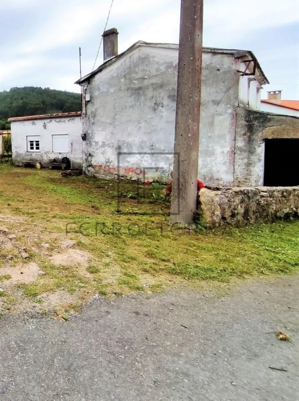 Se vende casa con finca urbanizable en esmelle, ferrol