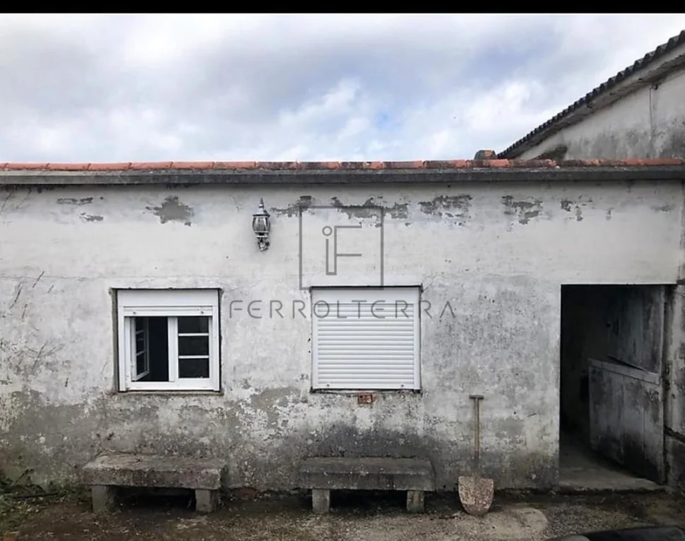 Se vende casa con finca urbanizable en esmelle, ferrol