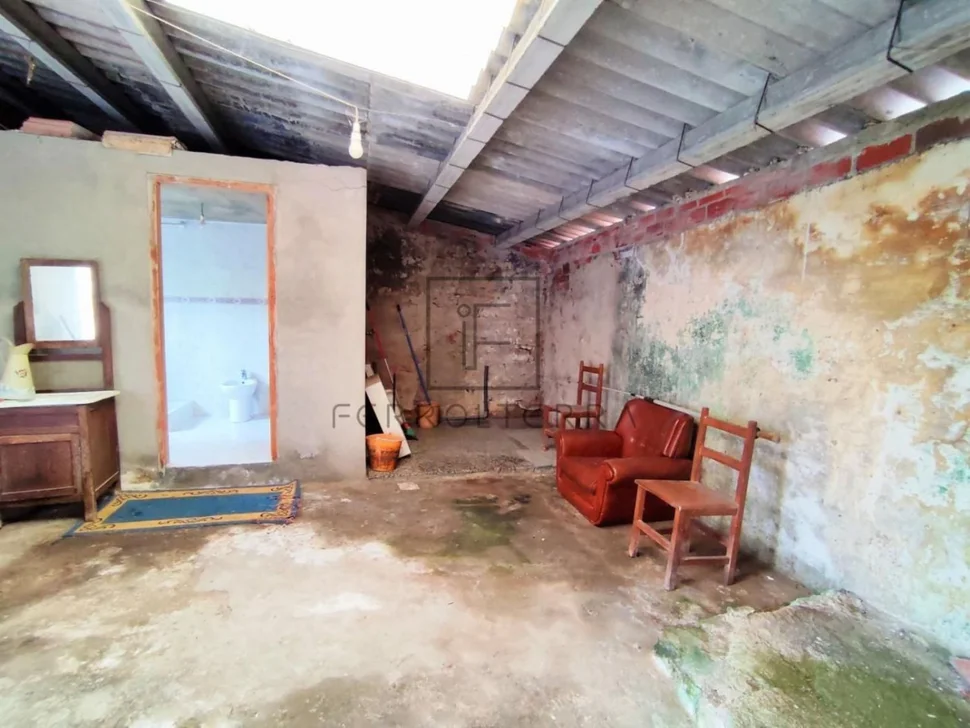 Se vende casa con finca urbanizable en esmelle, ferrol