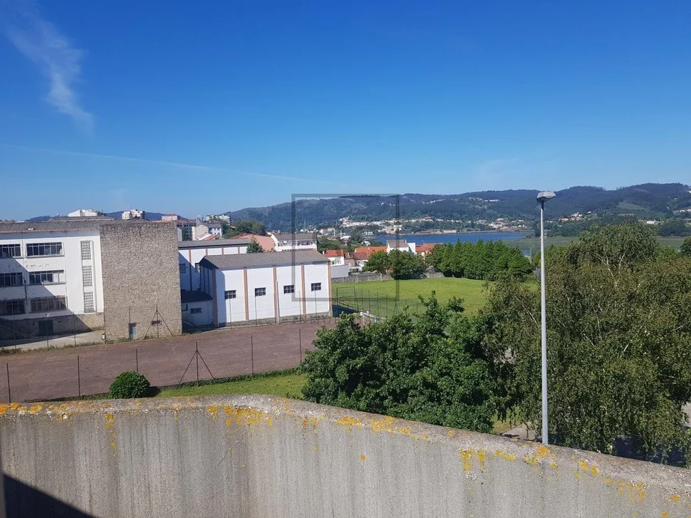 Dos pisos por el precio de uno en santa marina, ferrol