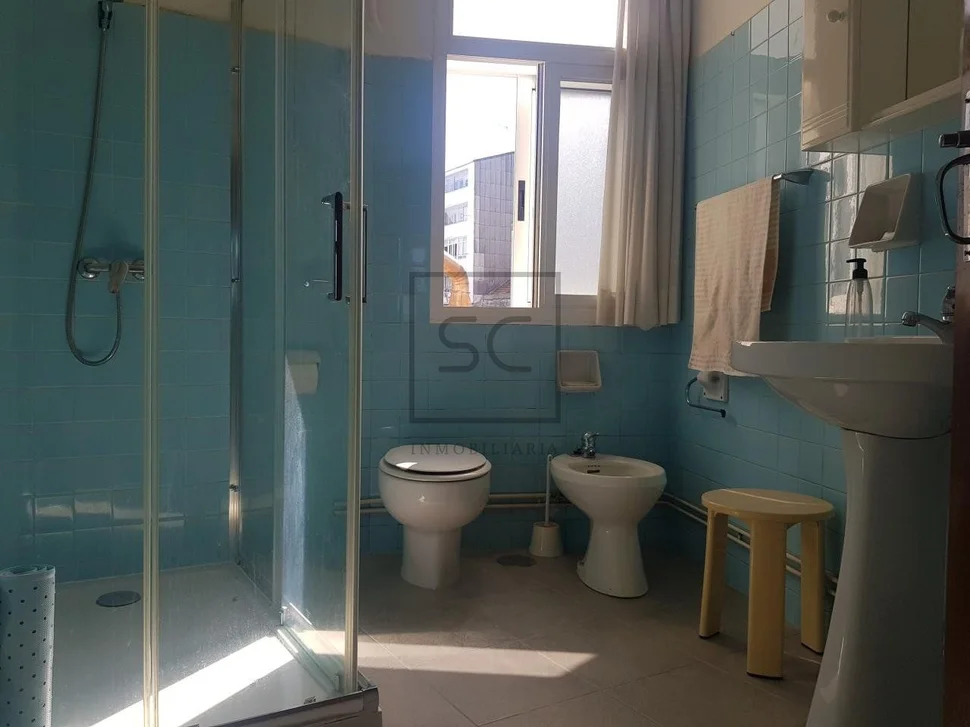 Dos pisos por el precio de uno en santa marina, ferrol