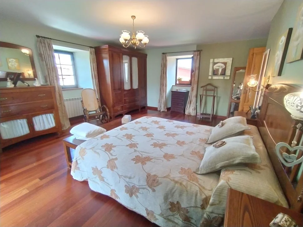 Se vende casa con piscina y jardín en fene, fene