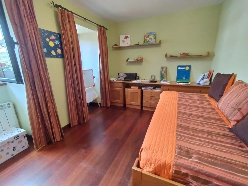 Se vende casa con piscina y jardín en fene, fene