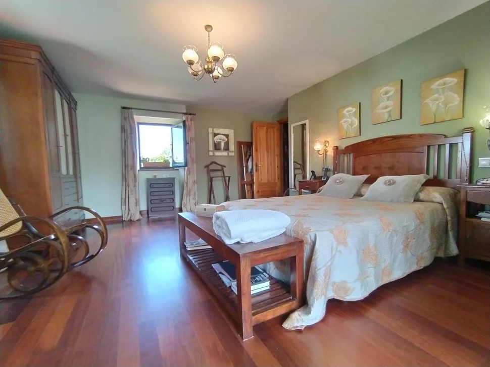 Se Vende Casa con Piscina y Jardín en Fene, Fene