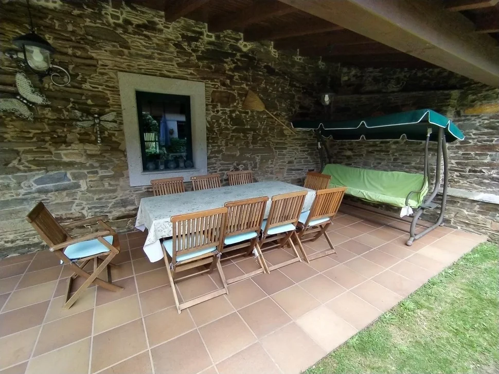 Se Vende Casa con Piscina y Jardín en Fene, Fene