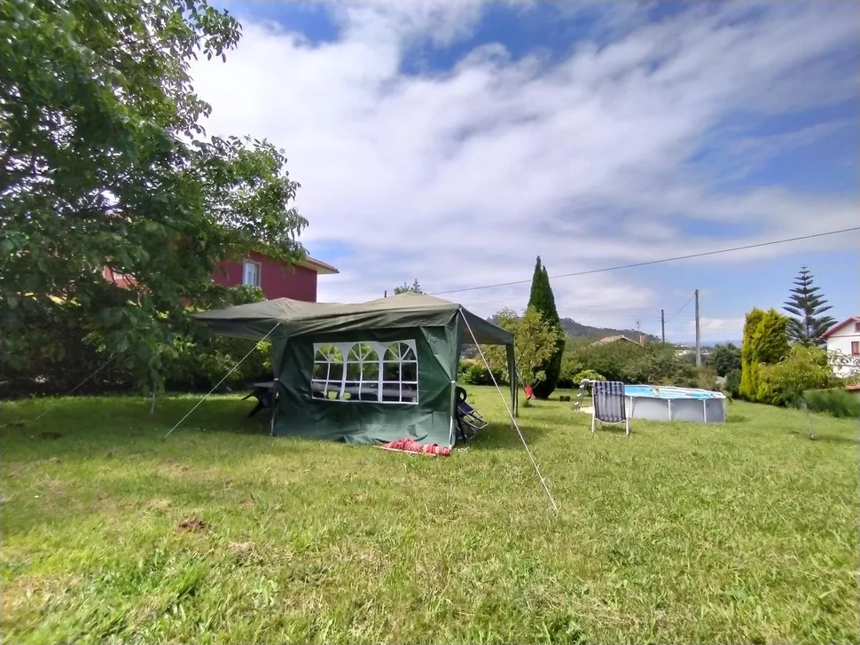 Se Vende Casa con Piscina y Jardín en Fene, Fene