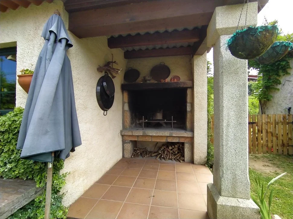 Se Vende Casa con Piscina y Jardín en Fene, Fene