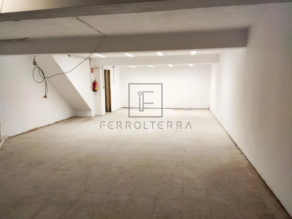 Se alquila local comercial en el centro, ferrol