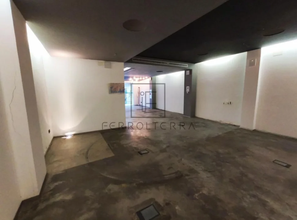 Se alquila local comercial en el centro, ferrol