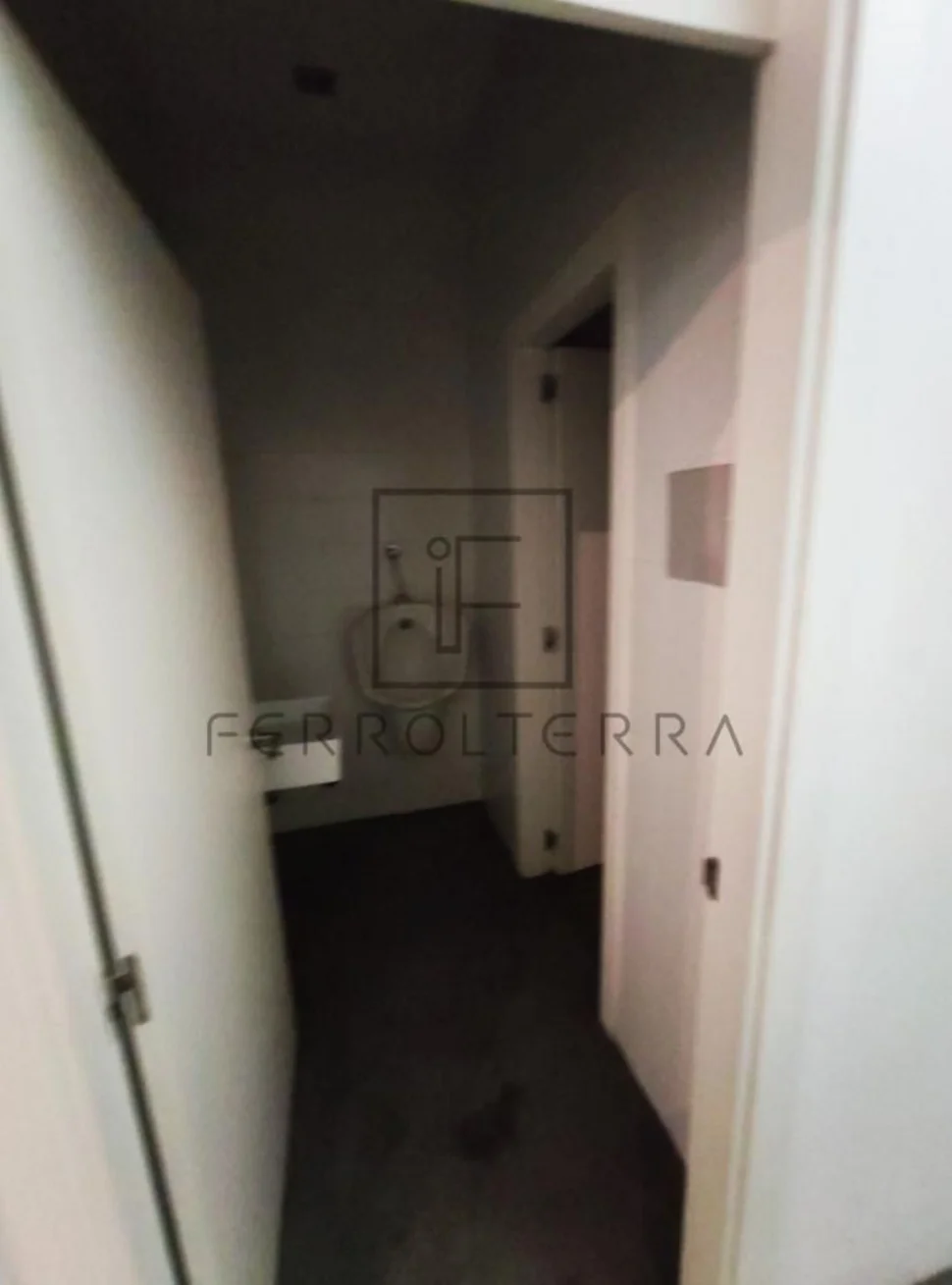 Se alquila local comercial en el centro, ferrol