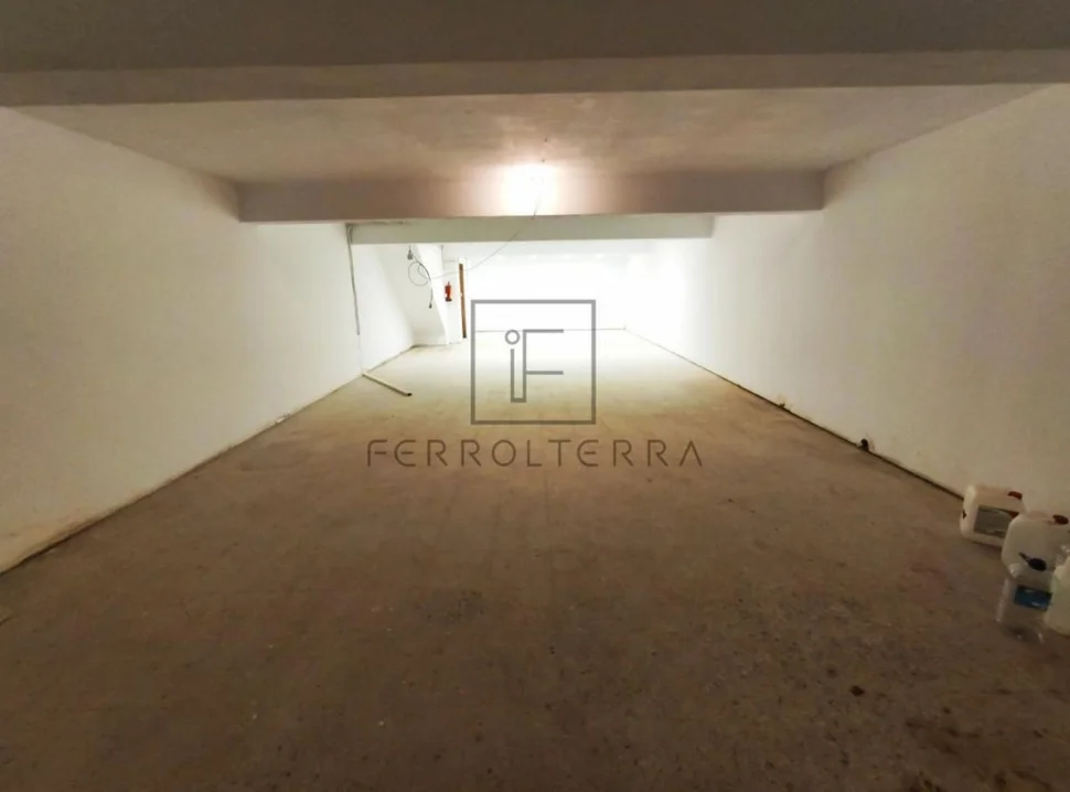 Se alquila local comercial en el centro, ferrol