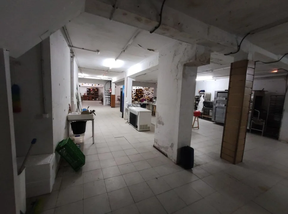 Local comercial en carretera de castilla en alto castaño, narón