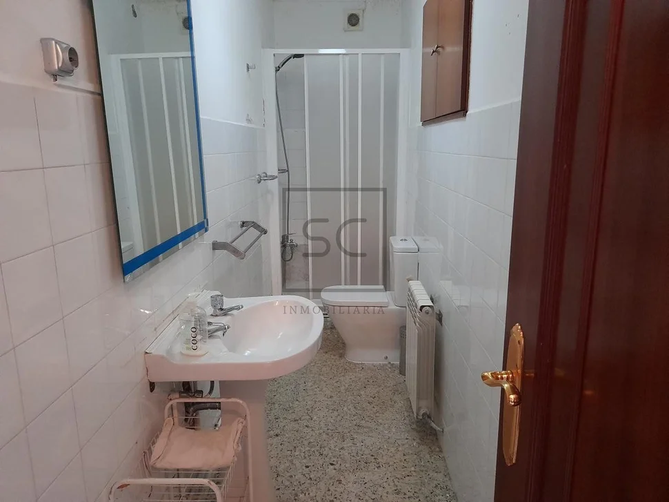 Casa de piedra con finca en franza, murgados