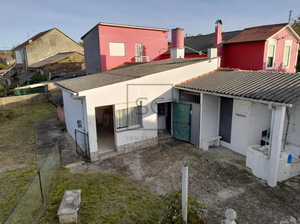 Casa de piedra con finca en franza, murgados