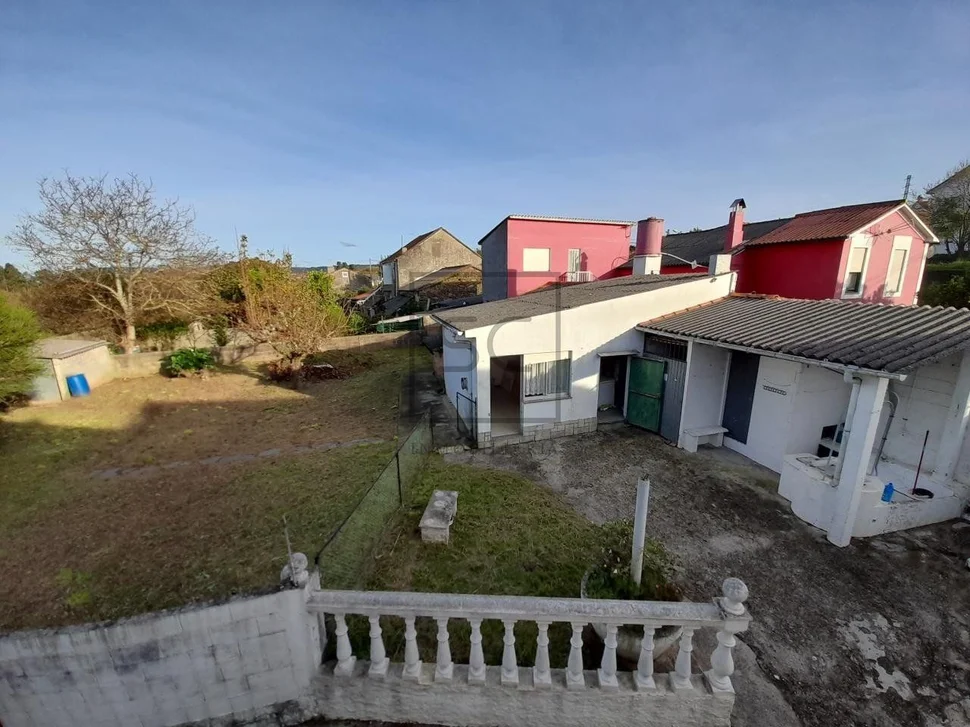 Casa de piedra con finca en franza, murgados