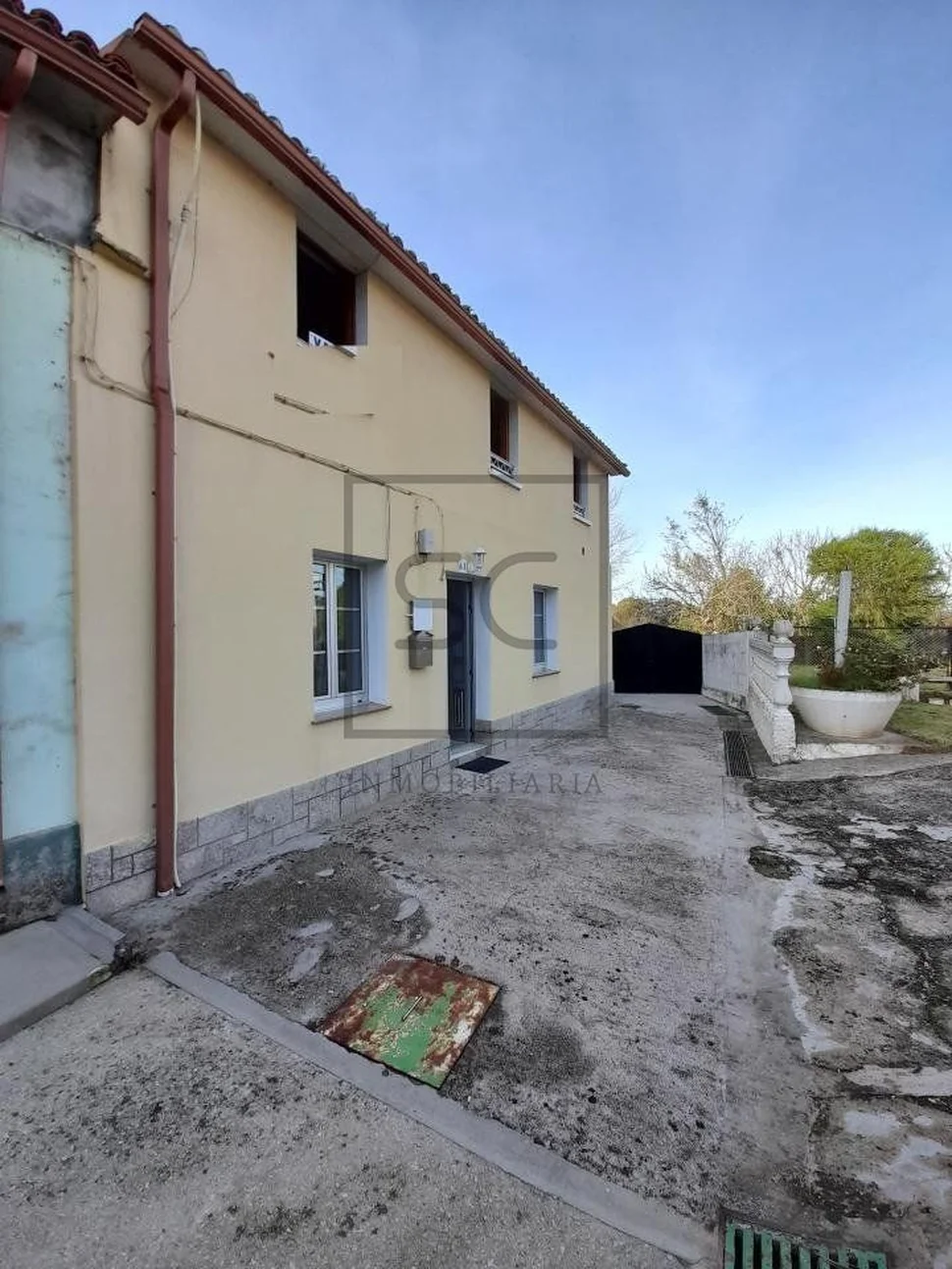 Casa de piedra con finca en franza, murgados