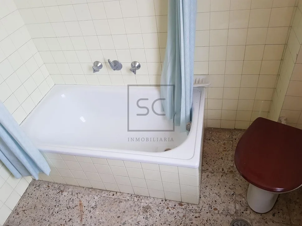 Vivienda y bajos en perlío, ferrol