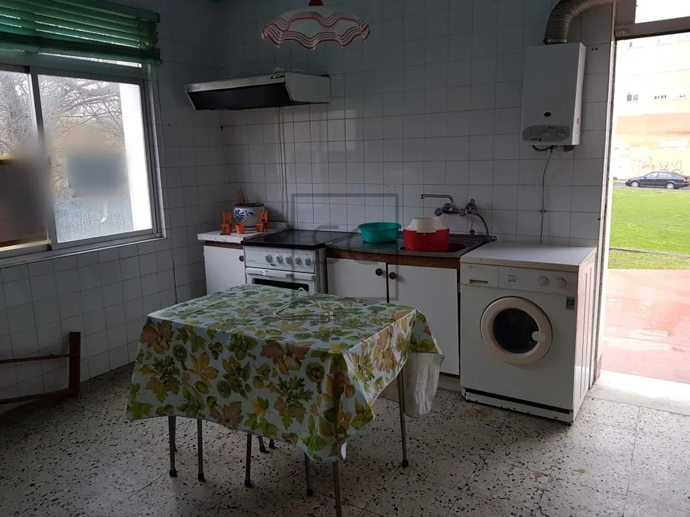 Vivienda y bajos en perlío, ferrol