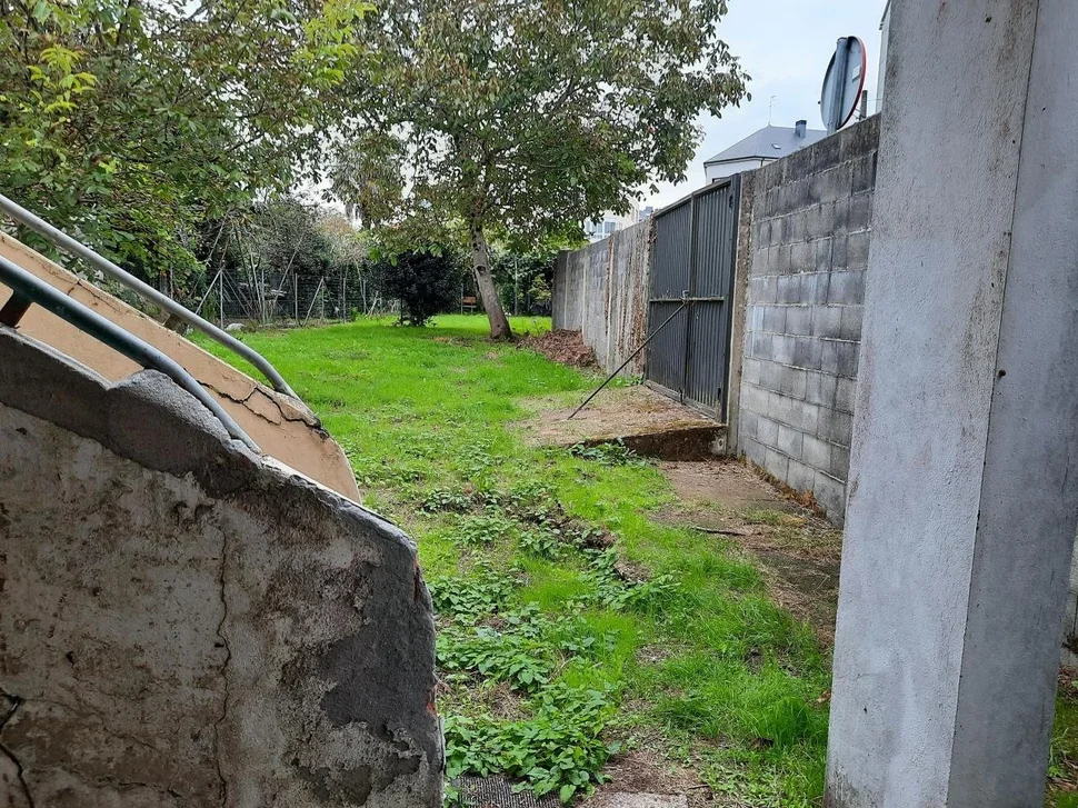 Casa con finca en zona urbana para reformar en santa cecilia, narón