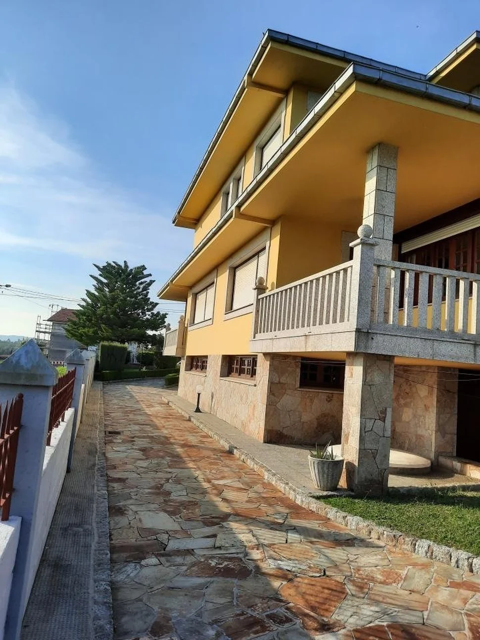 Magnífica vivienda unifamiliar en finca de buen tamaño en sedes, narón