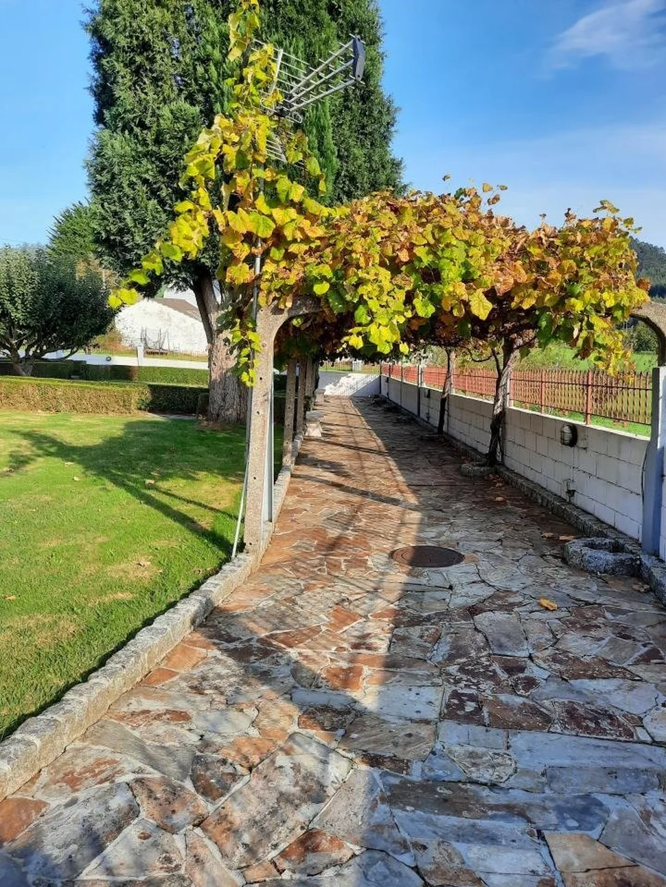 Magnífica vivienda unifamiliar en finca de buen tamaño en sedes, narón